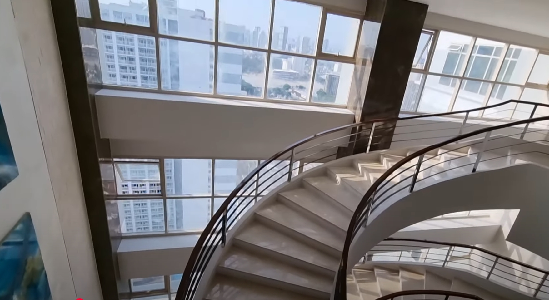 39th ~ 41st floor is the Sky Lounge(free), panoramic city view